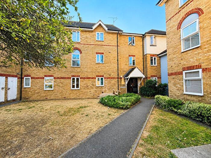 2 Bedroom Apartment For Sale In London Road, Benfleet, Essex, SS7