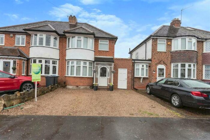 3 Bedroom Semi-Detached House To Rent In Herondale Road, Birmingham, B26