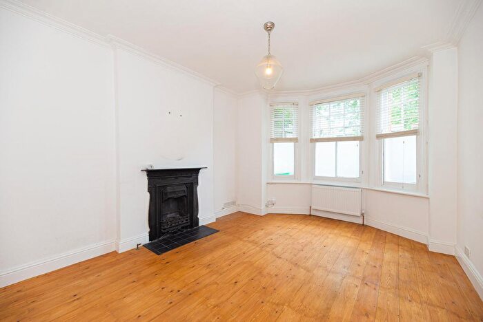 1 Bedroom Flat To Rent In Hackford Road, London, SW9