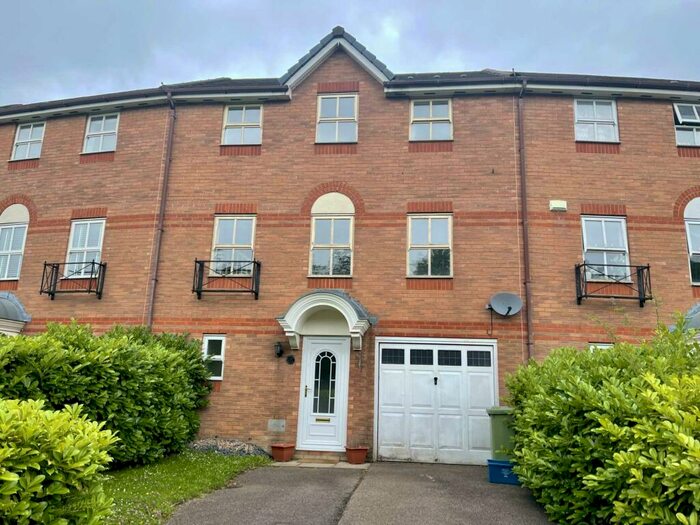 3 Bedroom Detached House To Rent In The Oval, Oldbrook, MK6