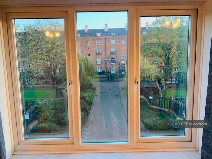 2 Bedroom Flat To Rent In Greys Court, Reading, RG1