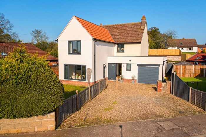 4 Bedroom Detached House For Sale In Yarmouth Road, Broome, Bungay, NR35