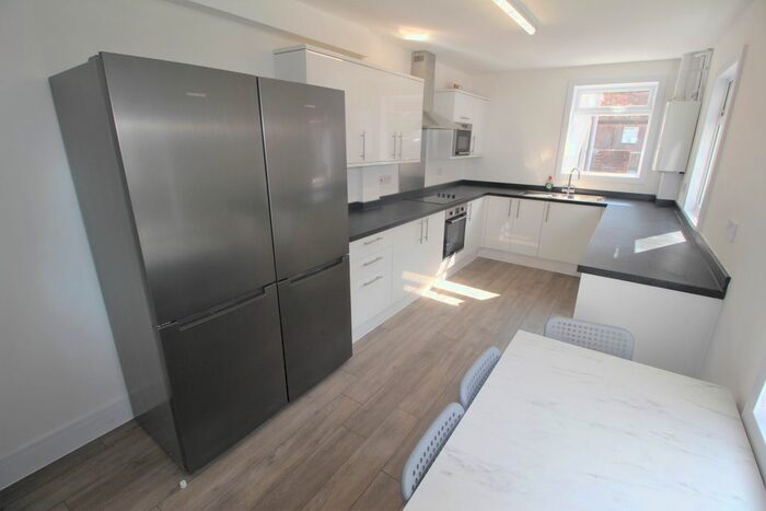 4 Bedroom Flat To Rent In Sydenham Road, Guildford, GU1