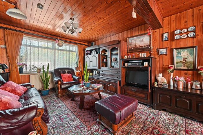 3 Bedroom Terraced House For Sale In North Circular Road, London, NW2