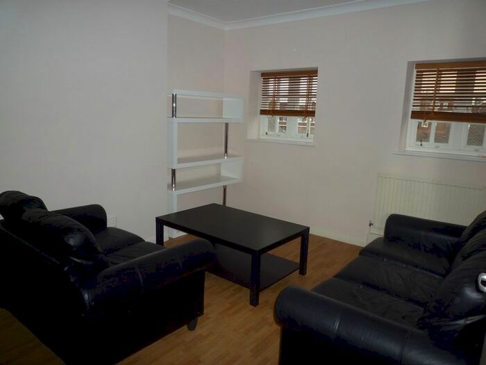 2 Bedroom Flat To Rent In Riverside Gardens, London, W6