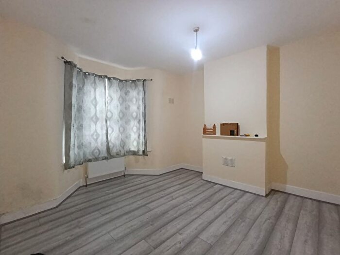 2 Bedroom Flat To Rent In Cambus Road, London, E16