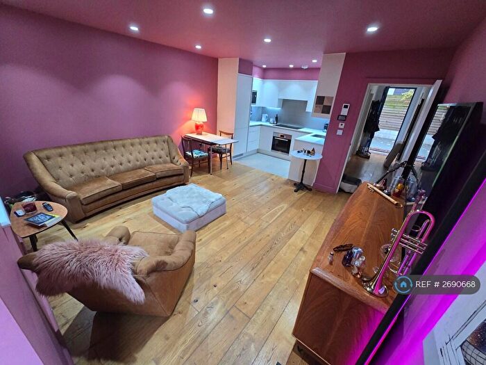 2 Bedroom Flat To Rent In Andre Street, London, E8