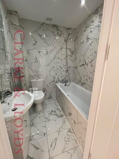 2 Bedroom Flat To Rent In Crown Road, Ilford, IG6