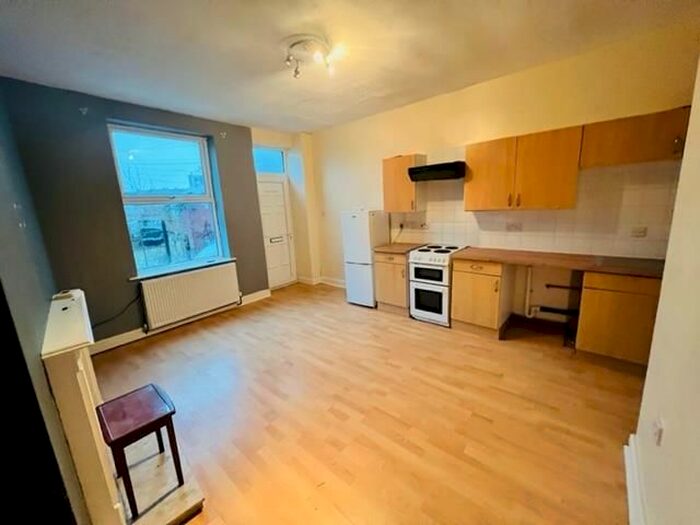 1 Bedroom Terraced House To Rent In Harrogate Road, Idle, Bradford BD2