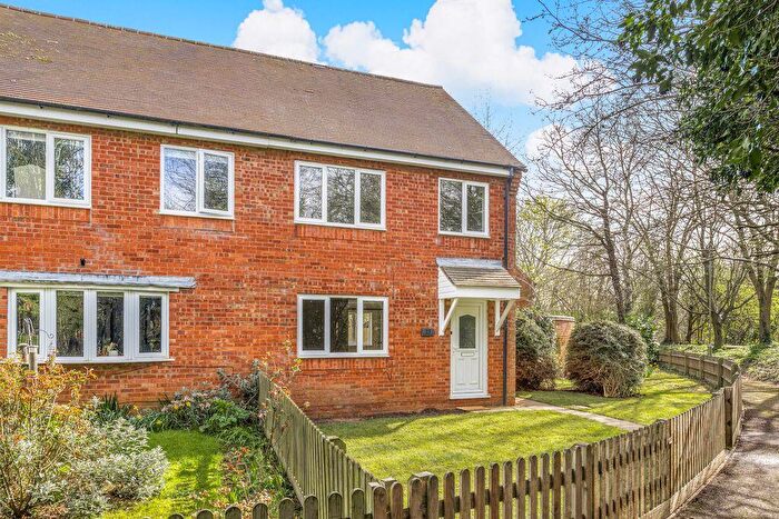 3 Bedroom Semi-Detached House For Sale In Hardwick Park, Banbury, OX16