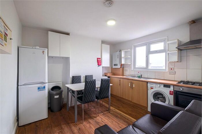 2 Bedroom Apartment To Rent In Northfield Road, Stoke Newington, London, N16
