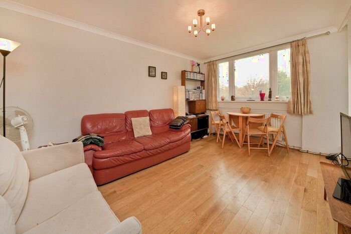 4 Bedroom Flat To Rent In Joseph Trotter Close, Finsbury Estate, EC1R