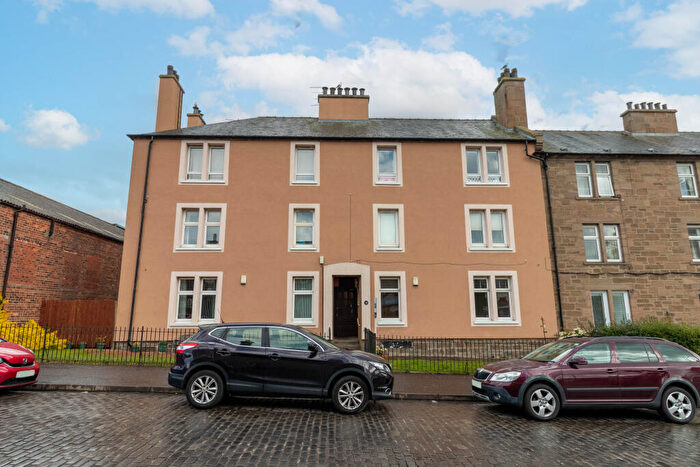 2 Bedroom Flat For Sale In Hospital Street, Dundee, DD3