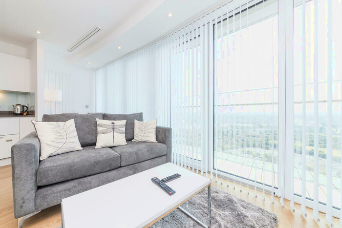 Apartment To Rent In Crossharbour Plaza, London, E14