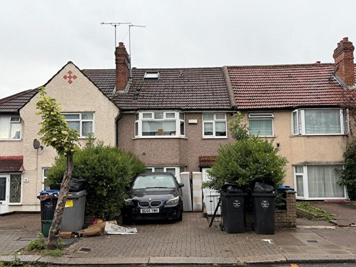6 Bedroom Terraced House For Sale In Coles Green Road, Brent Cross, London, NW2