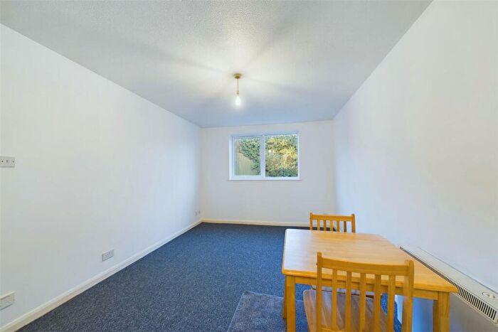 1 Bedroom Flat To Rent In Willow Court, Trinity Close, Leytonstone, London, E11