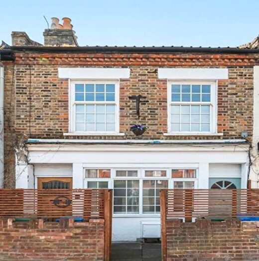 2 Bedroom Flat For Sale In Cheltenham Road, Nunhead, SE15