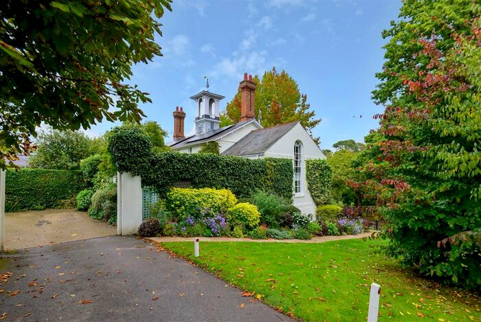 1 Bedroom Flat To Rent In Knowle Lane, Cranleigh, GU6