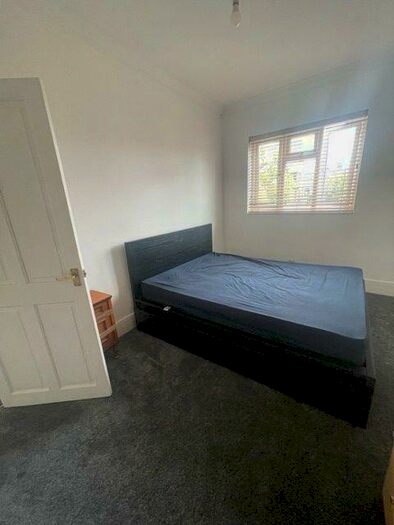 2 Bedroom Flat To Rent In Airthrie Road, Ilford, IG3