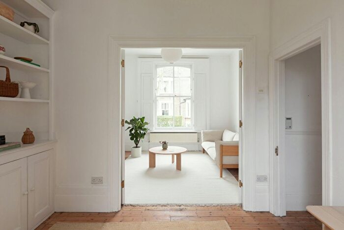 3 Bedroom Terraced House For Sale In Lansdowne Drive, London Fields, E8