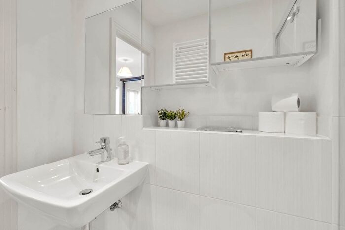 5 Bedroom Semi-Detached House To Rent In Foxherne, Langley, Slough, SL3