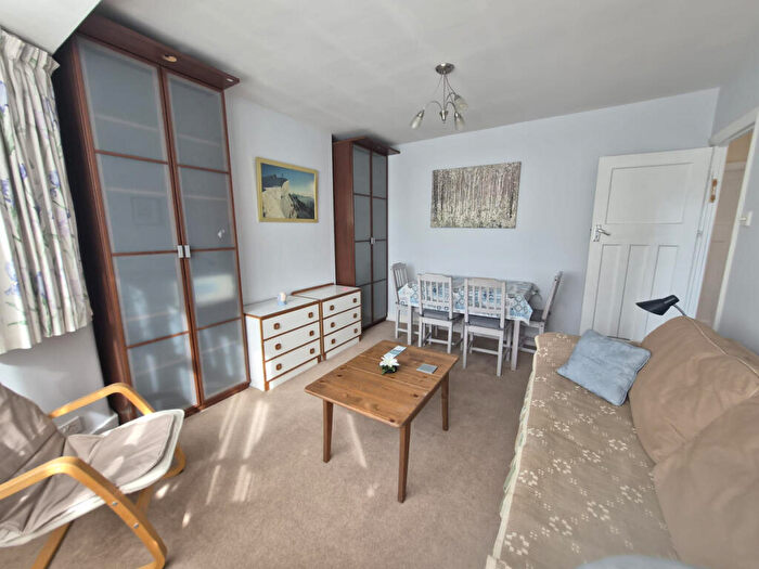 1 Bedroom Apartment To Rent In Holders Hill Drive, London, NW4