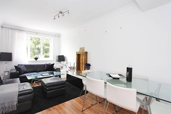 2 Bedroom Flat To Rent In Claremont Road, Queen's Park, London, W9