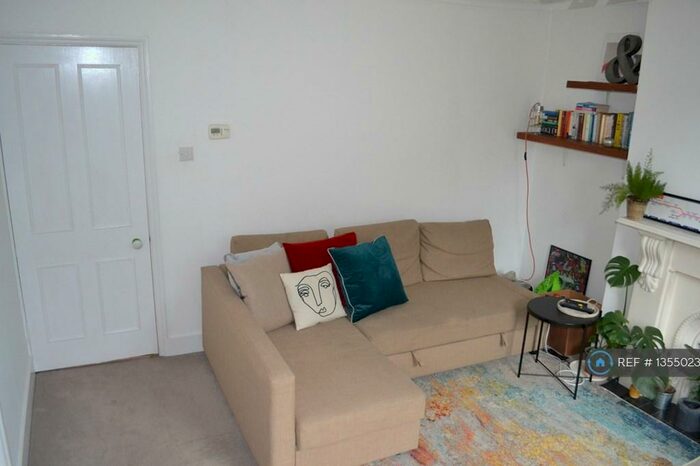 2 Bedroom Flat To Rent In Victoria Road, London, N4