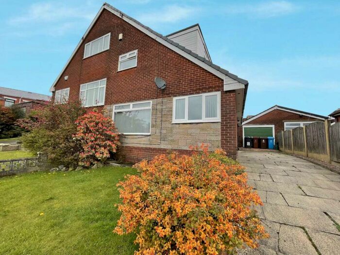 2 Bedroom Semi-Detached Bungalow To Rent In Yorkdale, Clarksfield, OL4