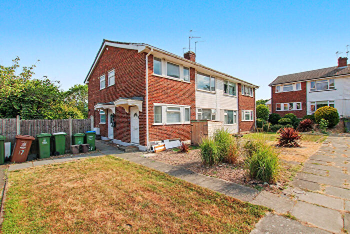 2 Bedroom Maisonette To Rent In Alton Close, Bexley, DA5