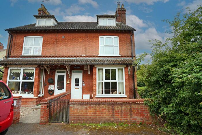 3 Bedroom Semi-Detached House To Rent In Everitt Road, Lowestoft, NR33