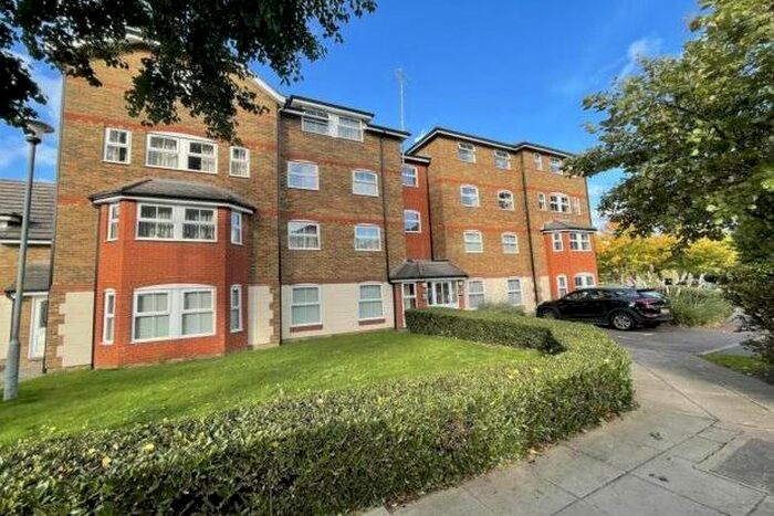2 Bedroom Flat To Rent In Wingate Court, Aldershot, GU11