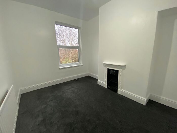 2 Bedroom End Of Terrace House To Rent In Chanterlands Avenue, Hull, HU5