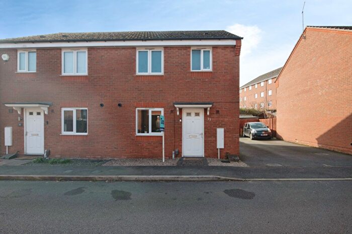 3 Bedroom Semi-detached House For Sale In Wharf Mews, Netherton, Dudley, DY2