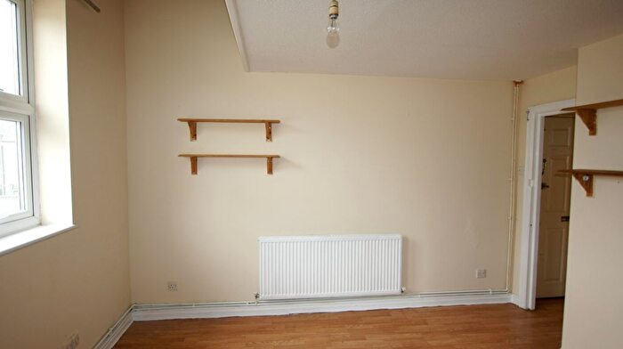 1 Bedroom Maisonette To Rent In Elgar Close, London, E13