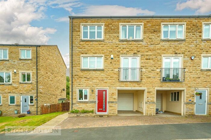4 Bedroom Town House For Sale In The Cutting, Brockholes, Holmfirth, HD9