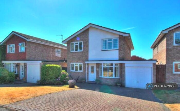 4 Bedroom Detached House To Rent In Wey Close, Ash, GU12