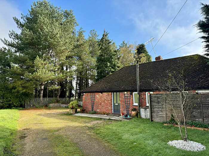 2 Bedroom Detached Bungalow To Rent In Lawrence Lane, Buckland, RH3