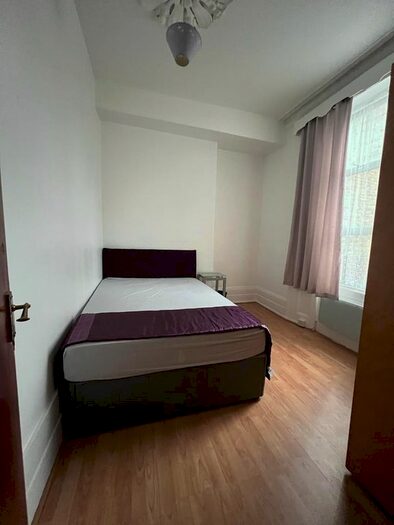 1 Bedroom Flat To Rent In Sandringham Road, London E8