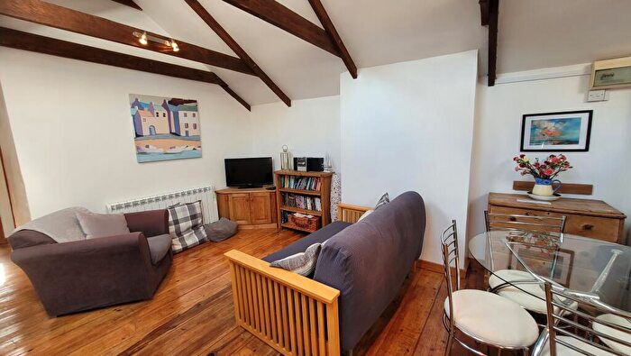 2 Bedroom Barn Conversion To Rent In Penrose, PL27