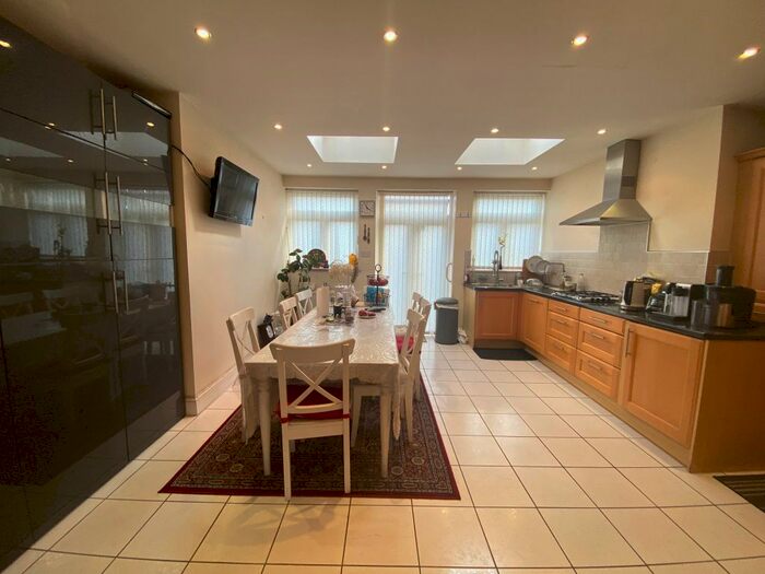 4 Bedroom End Of Terrace House To Rent In Broad Oak Avenue, Enfield, EN3