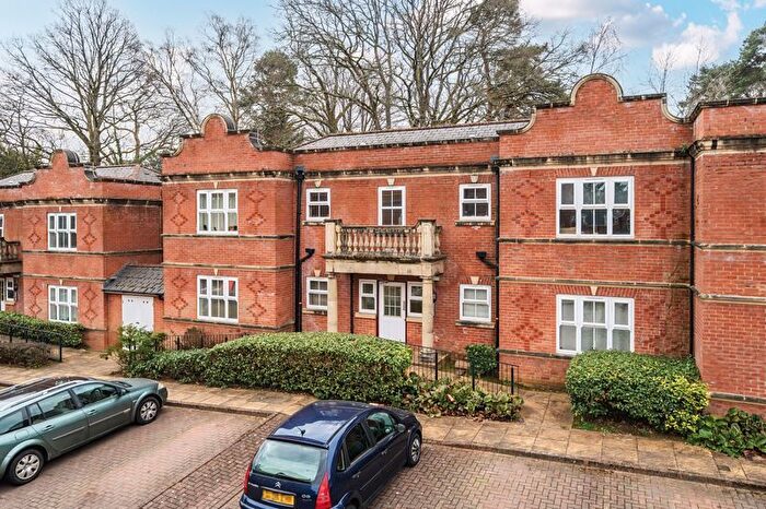1 Bedroom Flat To Rent In Franklin Court, Godalming, GU8
