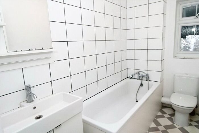 2 Bedroom End Of Terrace House To Rent In Somersby Close, Luton, LU1