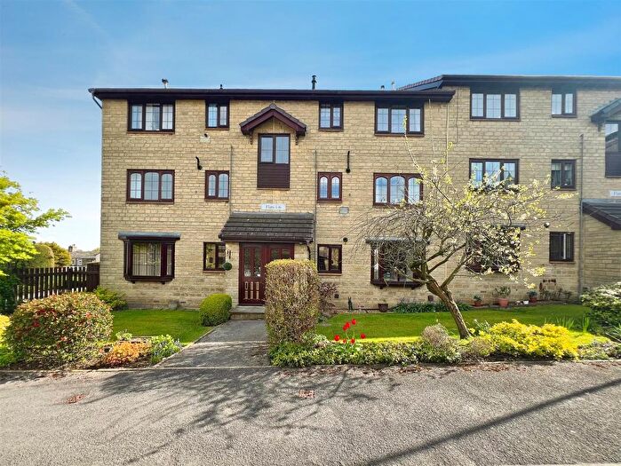 2 Bedroom Flat For Sale In Tay Court, Bradford, BD2