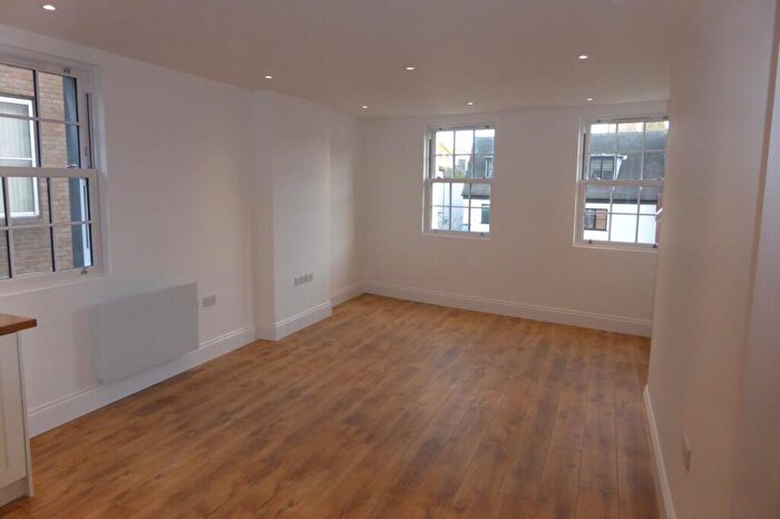 1 Bedroom Flat To Rent In Flat - High Street, Newmarket, Suffolk, CB8