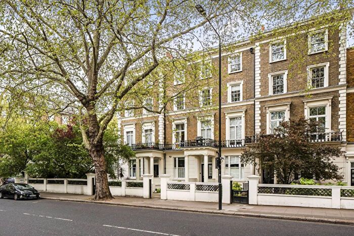 1 Bedroom Flat For Sale In Gloucester Gardens, Bayswater, London, W2