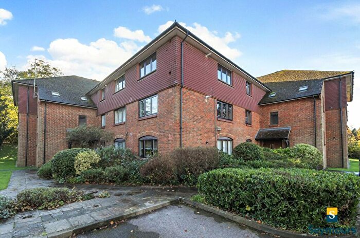 2 Bedroom Flat For Sale In Boxgrove Road, Guildford, Surrey, GU1