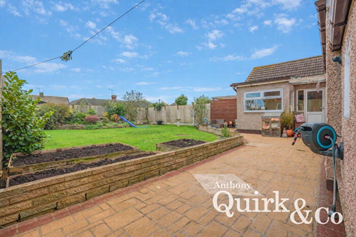 3 Bedroom Bungalow For Sale In Meynell Avenue, Canvey Island, SS8