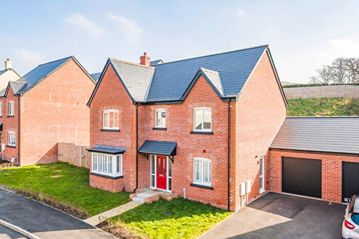 4 Bedroom Detached House For Sale In Weavers Road, Chudleigh, TQ13