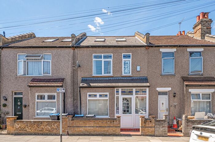 3 Bedroom Terraced House For Sale In Seaton Road, Mitcham, CR4